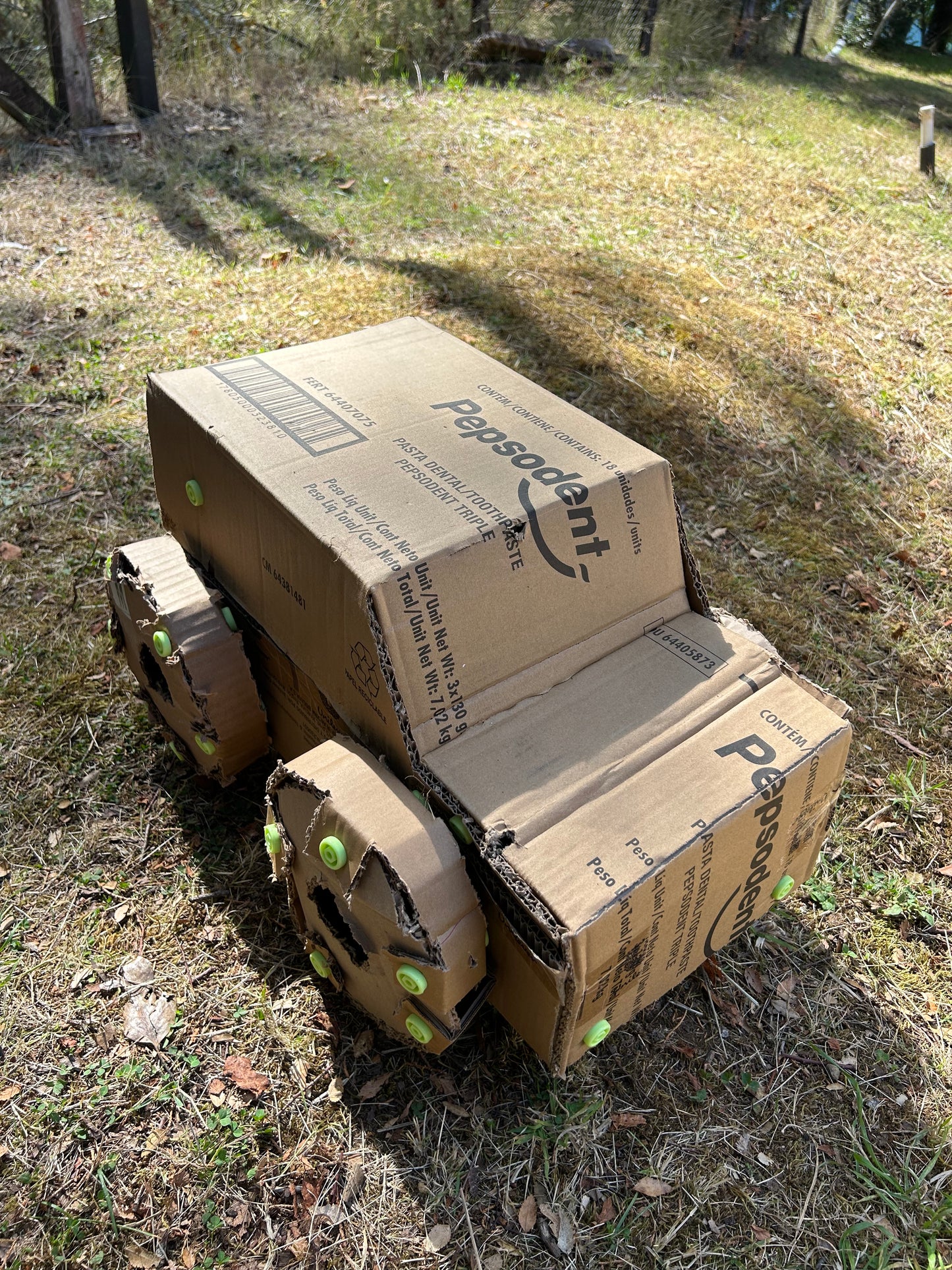 Pakumi - Kit de Herramientas para Construcción en Cartón.