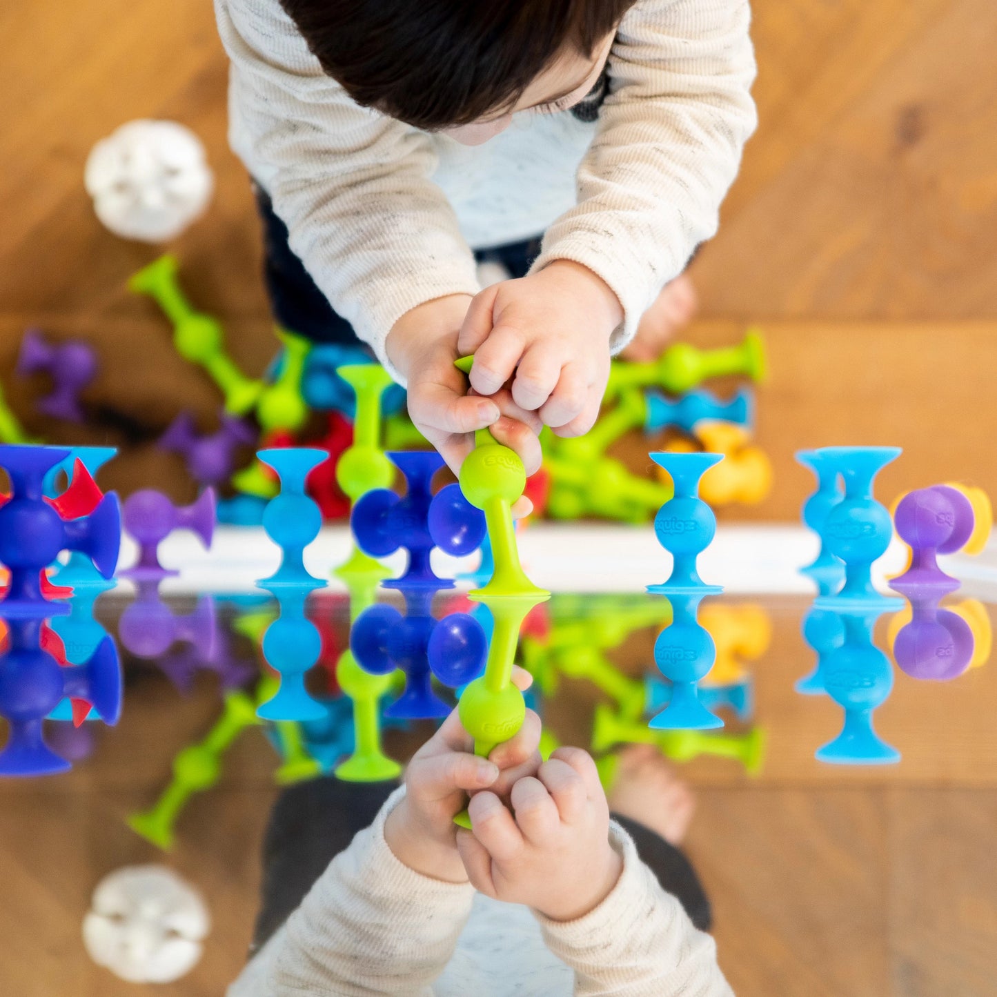 Squigz™ Starter Set 24 piezas, Juego de creatividad y construcción 3años+